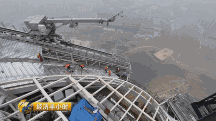 建筑工人收入碾壓“白領(lǐng)”:貼瓷磚年入20萬