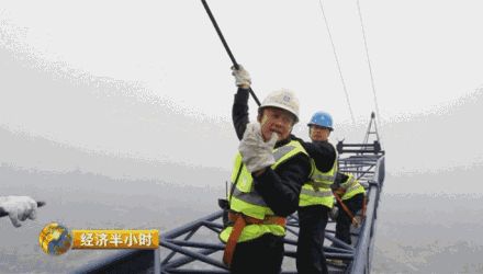 建筑工人收入碾壓“白領(lǐng)”:貼瓷磚年入20萬