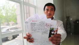 日扛水泥800袋 只為掙錢救兒子