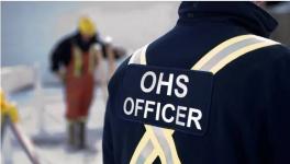 這家水泥廠(chǎng)一名工人被困在混凝土下死亡