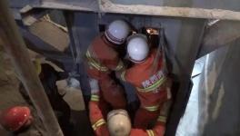 略陽(yáng)水泥廠(chǎng)發(fā)生意外工人被卡，消防營(yíng)救視頻曝光！