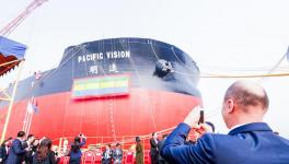 全球第一艘智能礦砂船舶在滬交付