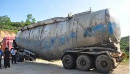 水泥罐車側翻造成9人死亡事故原因查明！水泥經銷商12人被處理！