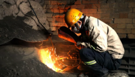 富平生態(tài)水泥人：不畏嚴(yán)寒 檢修不打烊