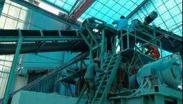 突發(fā)！工人落入正攪拌的碎石機(jī)，不幸身亡！