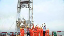 世界震驚！266萬(wàn)噸水泥倒入大海，要干嘛？