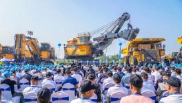 下線！交付！發(fā)車！徐工頂級“巨無霸”三箭齊發(fā)！